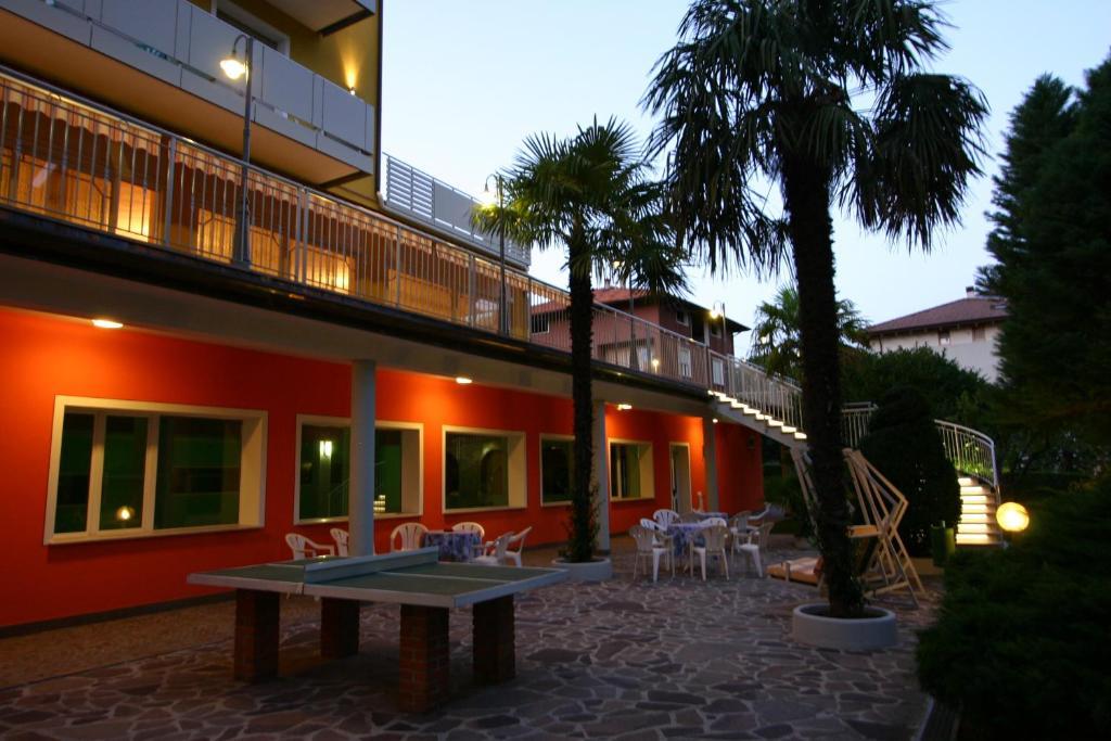 Hotel Castel Lodron Storo Buitenkant foto