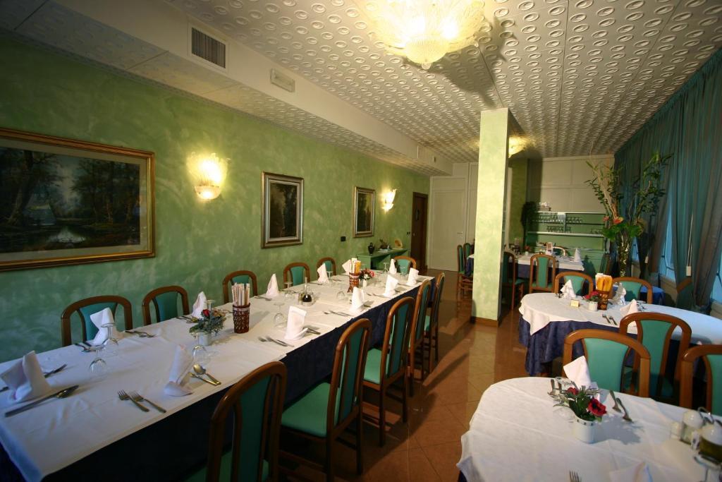 Hotel Castel Lodron Storo Buitenkant foto