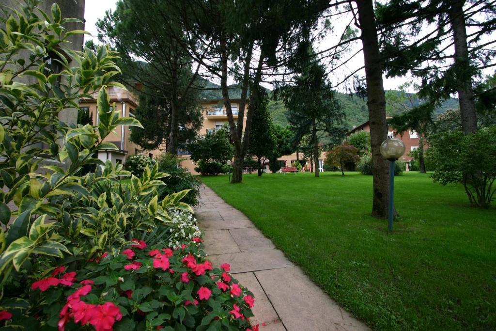 Hotel Castel Lodron Storo Buitenkant foto