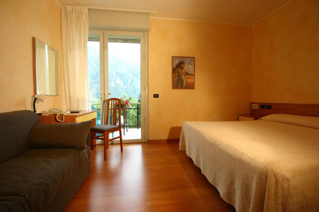 Hotel Castel Lodron Storo Buitenkant foto