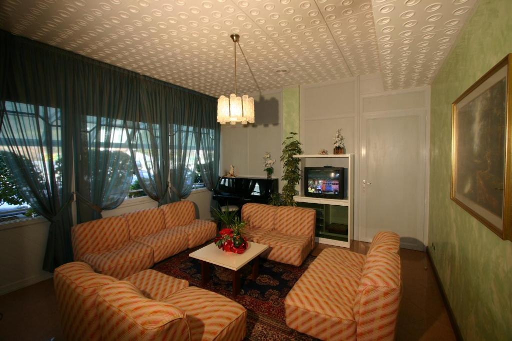 Hotel Castel Lodron Storo Buitenkant foto