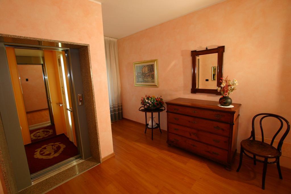 Hotel Castel Lodron Storo Buitenkant foto